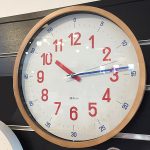 バウハウスの「復刻フォント」で飾られた掛時計が人気です♪《スキレット日記：2021-10-18@高松市多肥下町・スキレット》