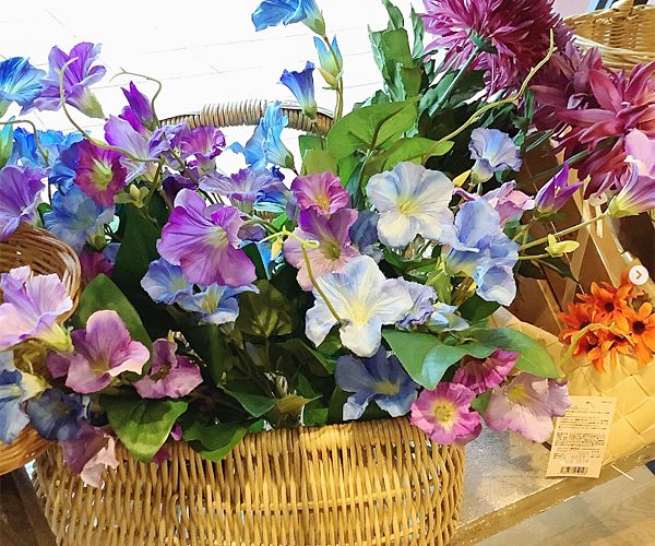 華やかタッグ♪～透明感のある花瓶と夏の造花～《スキレット日記：2023-07-03@高松市多肥下町・スキレット》